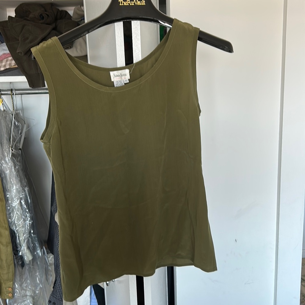 Neiman Marcus 100% silk size small green blouse